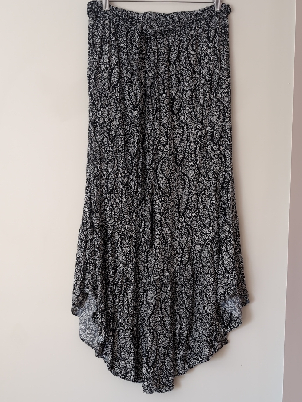 American Eagle Boho Wide Leg Flowy Rayon Palazzo Pants Black White Floral Large